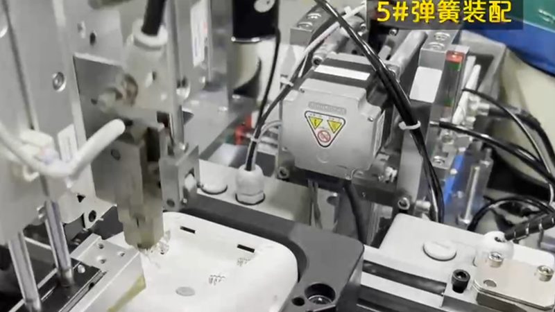 食品检测生产线主要由以下几个部分组成：